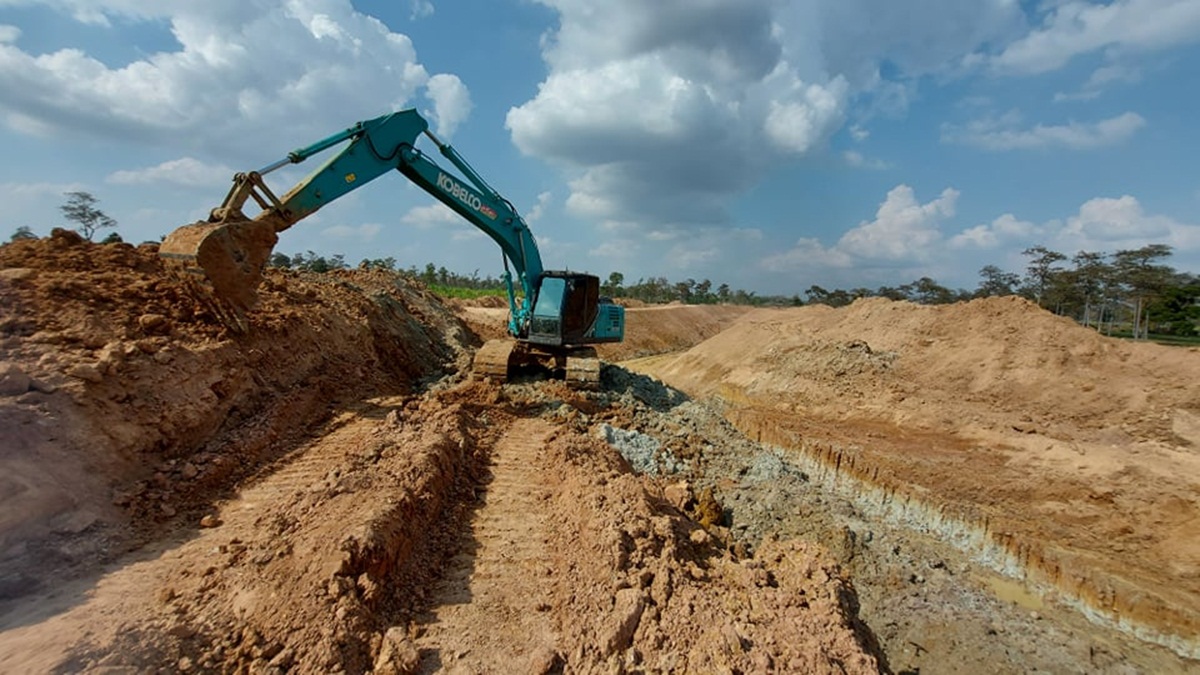 รถแม็คโครให้เช่าสุรินทร์ รถแบคโฮรับจ้างสุรินทร์ รถขุดเล็กสุรินทร์ Excavators for rent Surin